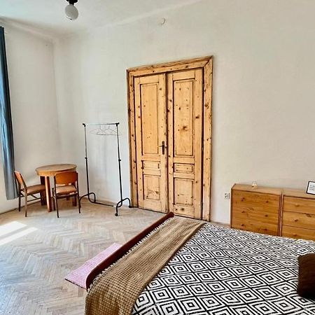Nice Bedroom Near The Bus And Train Station Krasków Exterior foto