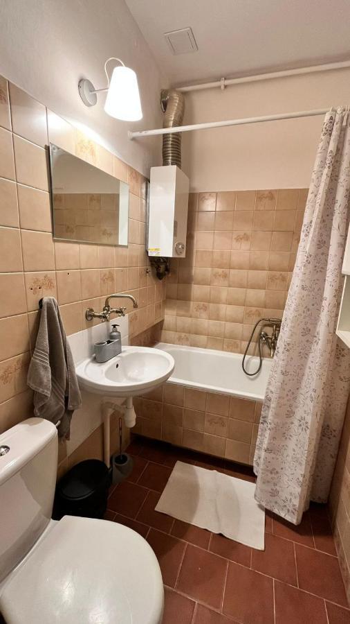 Nice Bedroom Near The Bus And Train Station Krasków Exterior foto