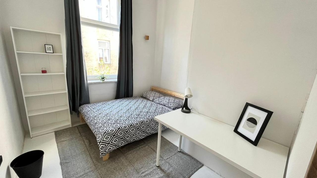 Nice Bedroom Near The Bus And Train Station Krasków Exterior foto