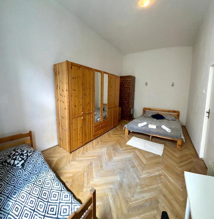Nice Bedroom Near The Bus And Train Station Krasków Exterior foto