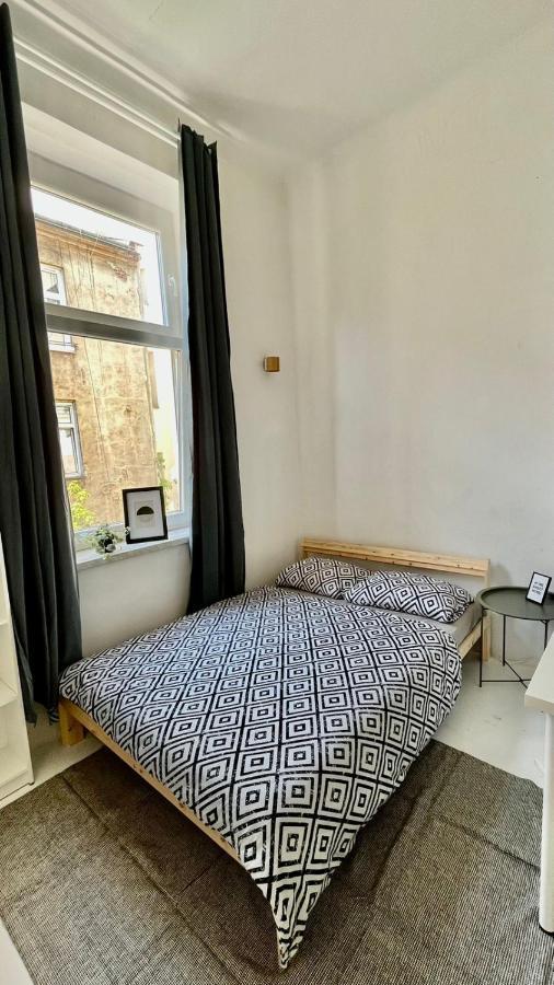 Nice Bedroom Near The Bus And Train Station Krasków Exterior foto