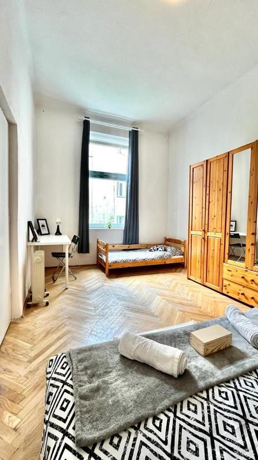 Nice Bedroom Near The Bus And Train Station Krasków Exterior foto