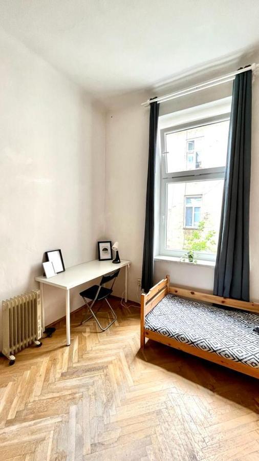 Nice Bedroom Near The Bus And Train Station Krasków Exterior foto