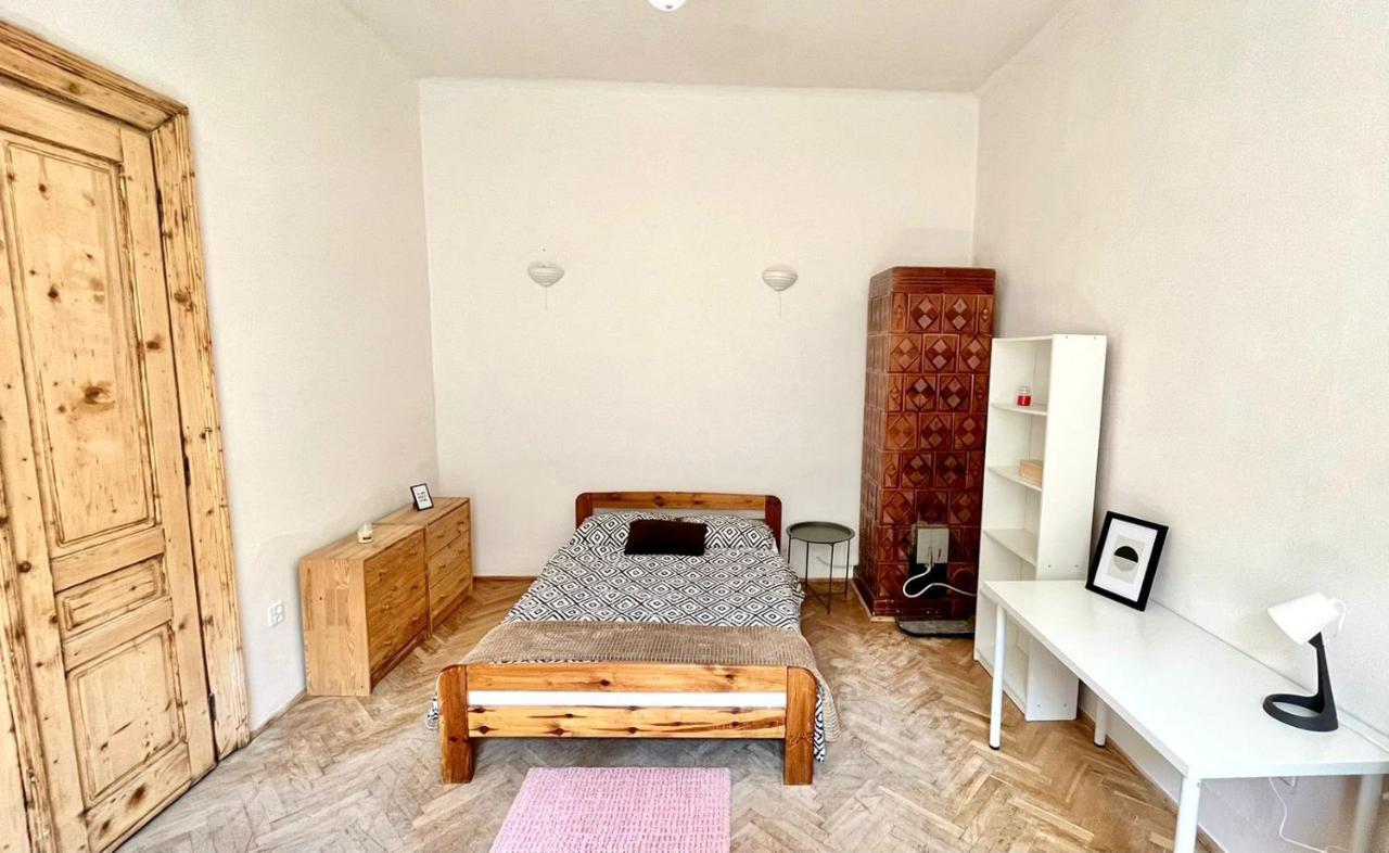 Nice Bedroom Near The Bus And Train Station Krasków Exterior foto