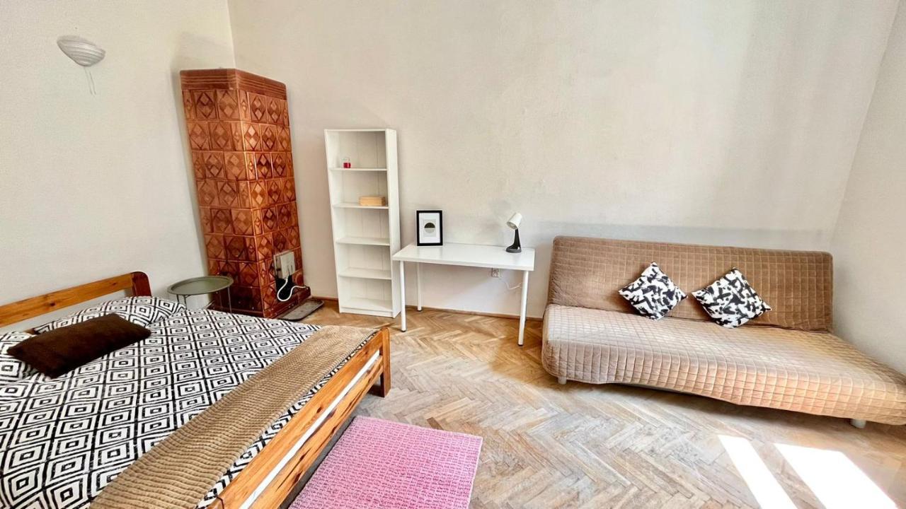 Nice Bedroom Near The Bus And Train Station Krasków Exterior foto